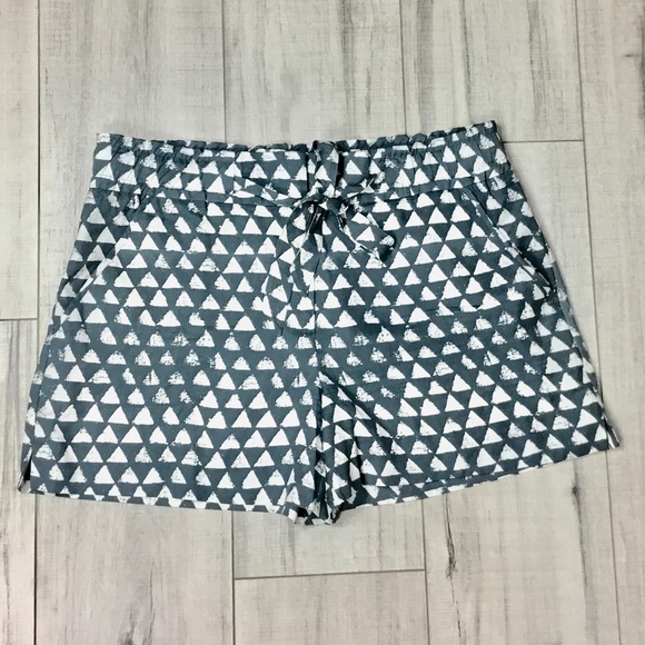 Ann Taylor LOFT SZ 10 grey white triangle shorts - Picture 2 of 5